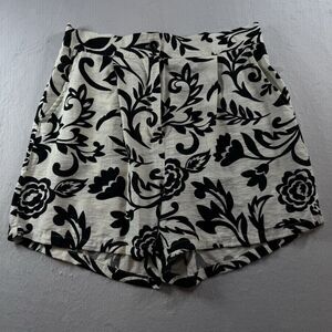 Alice Blue Short and Vest Set Size Large Women’s Color White and Black New